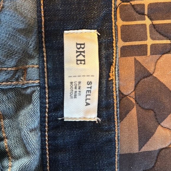 BKE: Stella Slim Fit (Low Rise) Bootcut Jeans - Picture 4 of 6